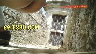 Faire pipi en public