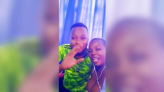 Un gabonais et ces deux pute