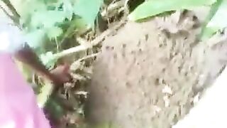 Baise dure dans la forêt