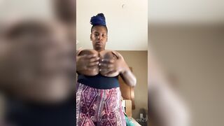 De grosses melons avec du lait.