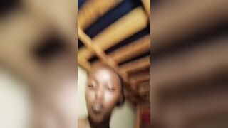 Elle me montre comment elle se fait plaisir sans moi. Partie 2