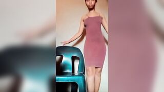 Petite chatte jolie teint