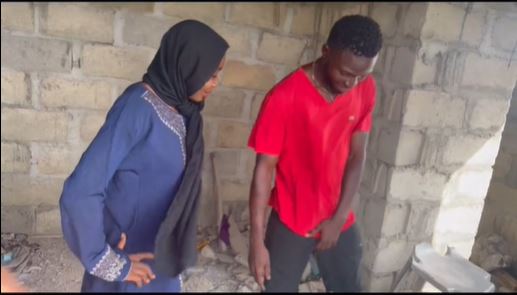 Elle a baisé son ingénieur dans un bâtiment inachevé.