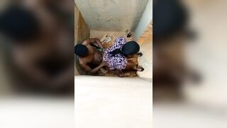 Baise brutal gros cul dans le coin