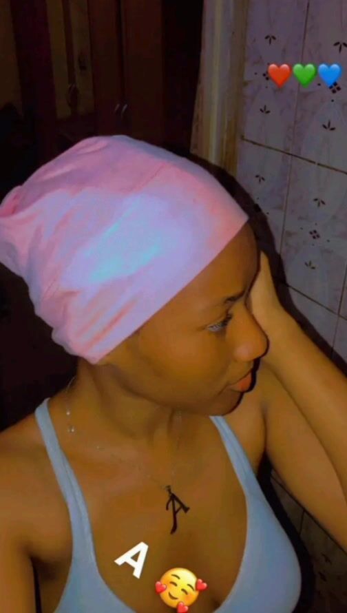 Bibichou kake nous montres sa chatte