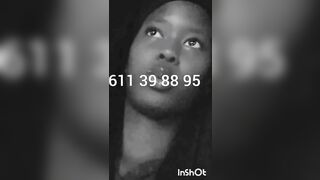 Mariame diallo joues avec sa chatte