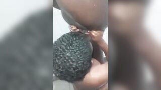 Elle bouffes bien la chatte de sa copine