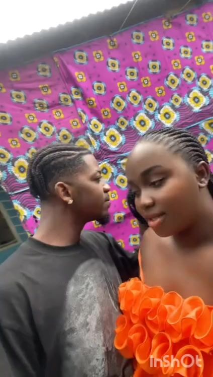 Poupee bassa entrain de chevaucher la bite