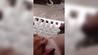 Une femme Arabes montre sa chatte serrée