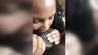 Grande bite dans la bouche fellation