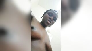 Après la douche elle m'a fait une vidéo