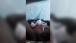 Masturbation malienne sous moustiquaire en absence de son mari