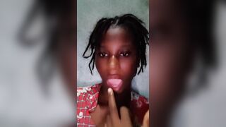 Adolescentes nous montre ces seins