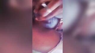 Masturbation malienne pour son cadeau saint Valentin