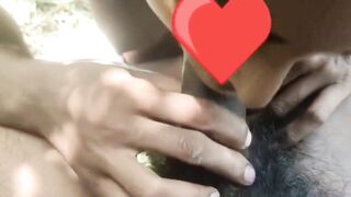 Fille indienne baisé dans la brousse.