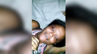 Il met son bite dans sa bouche