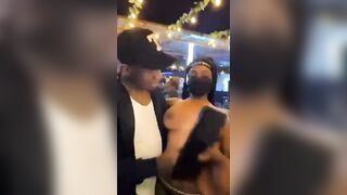 Gros seins twerk dans la boite de nuit