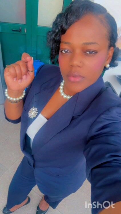 Émile femme mariée fait une vidéo pour son amant