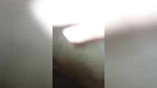 Une hardanne Mauritanienne se masturbe dans les toilettes