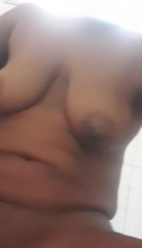 La policière guinéenne excité part1