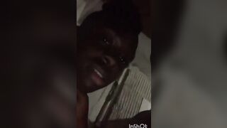 Buggy baise sa go et envoie la vidéo a ses amis pour prouver