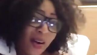 VENDEUSE DE SEX GODE