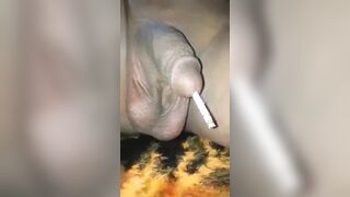 Le sexe de Mr X fime du cigarette