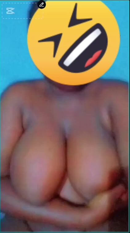 Ma copine au gros sein de Boffa fait une vidéo pour moi