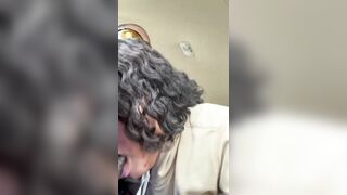 baiser dans la voiture   .