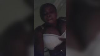 Hadja fanta montre sa chatte part4