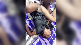 Bite épais et chatte bien rasé.