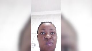 Femme mariée envoie une vidéo a son mari à l'étranger