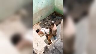 Ils se baisent dans une maison inachevée