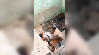 Ils se baisent dans une maison inachevée