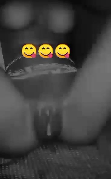 Petite salope baise avec une grosse à dent