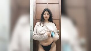 Jeune femme indienne : porno bondage fantasmatique