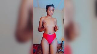 Petite seins nue massé