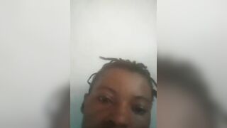 Esther  a divulgué une vidéo