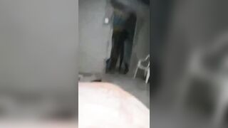 Il baise sa salope chez son ami en présence de celui ci qui filme et le fait jouir
